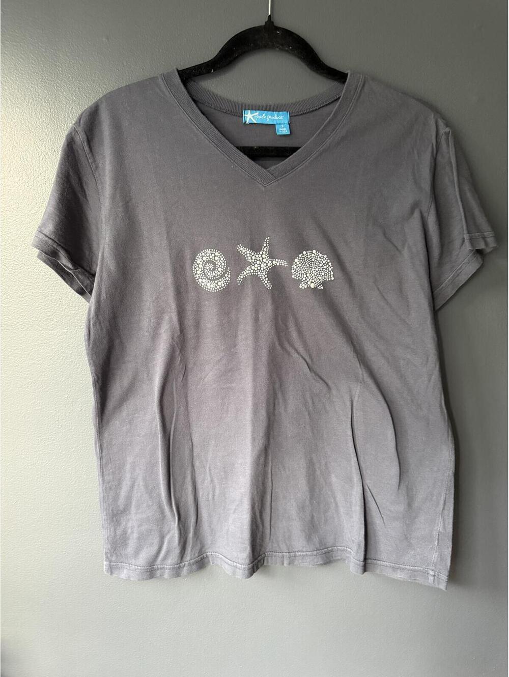 Fresh Produce Gray V-Neck Beach Graphic T-Shirt Size S